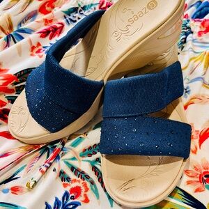 Bzees Dynasty Bright women's wedge sandals size 7
